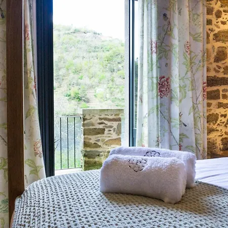 Ribeira Sacra A Orilla Rio Mino Casas Do شقة